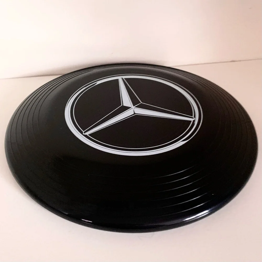 Hold Mercedes Benz frisbee